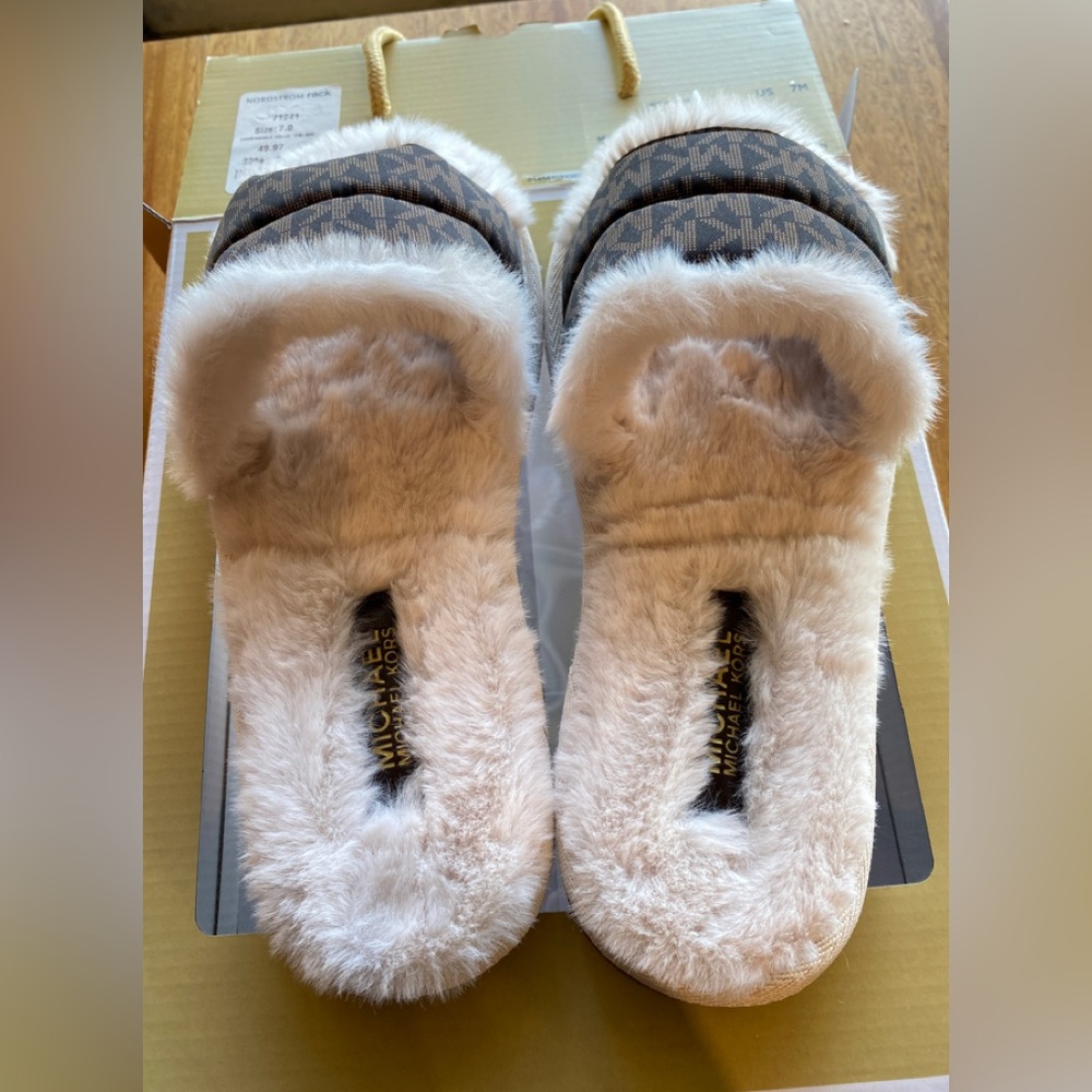 😍Michael Michael Kors Jet Set MK Slide Size 7 Brand New 😍